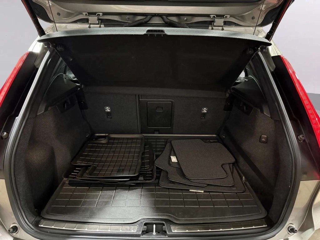 2020 Volvo XC40 T5 Inscription AWD photo 24