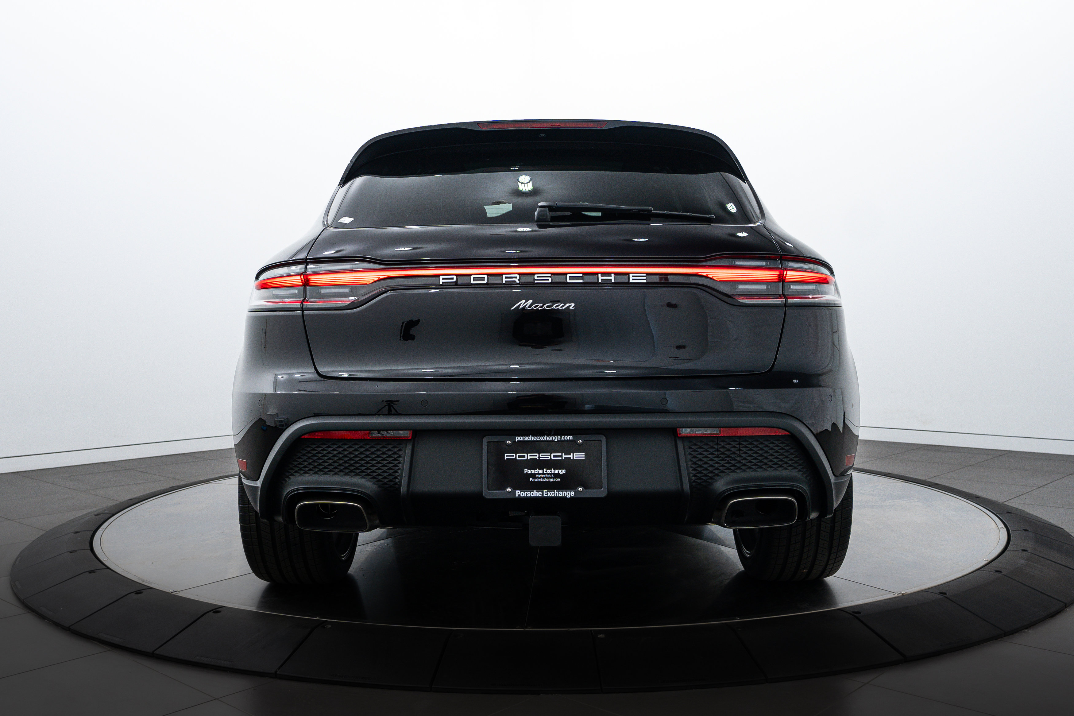 2025 Porsche Macan Base photo 5