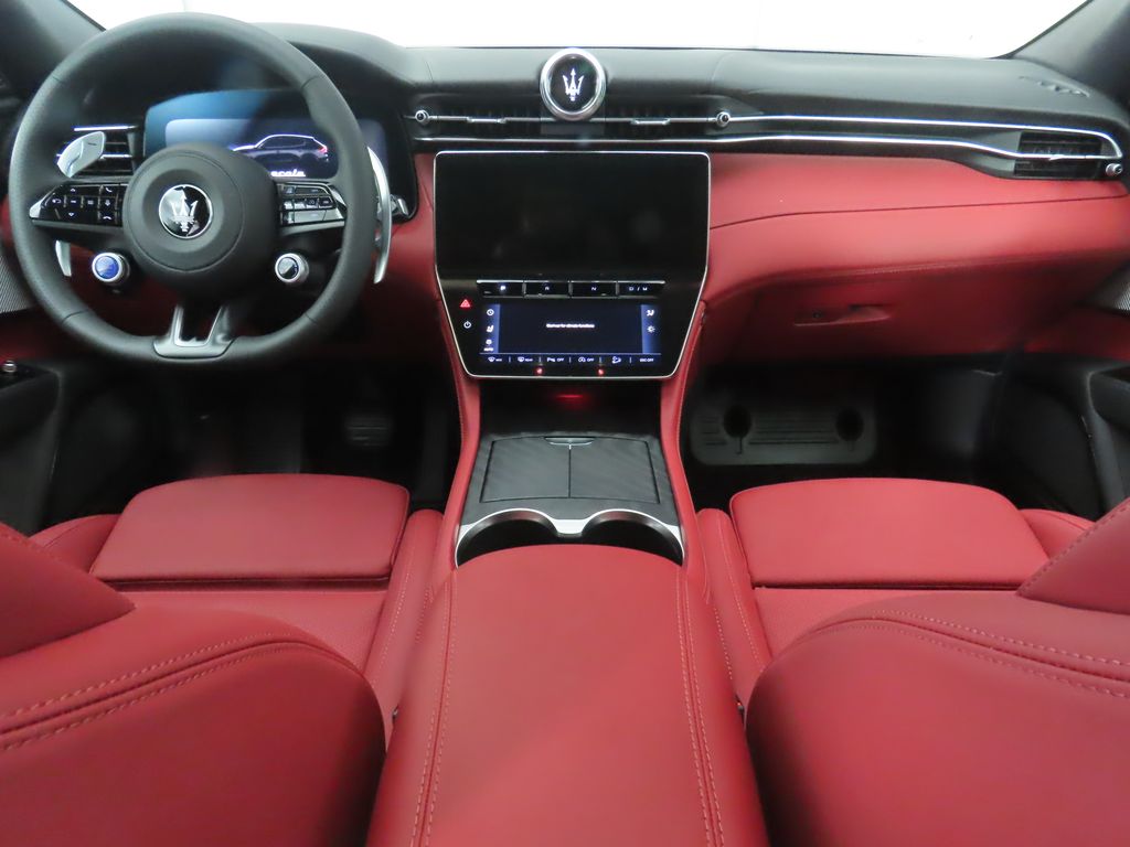 2025 Maserati Grecale photo 13
