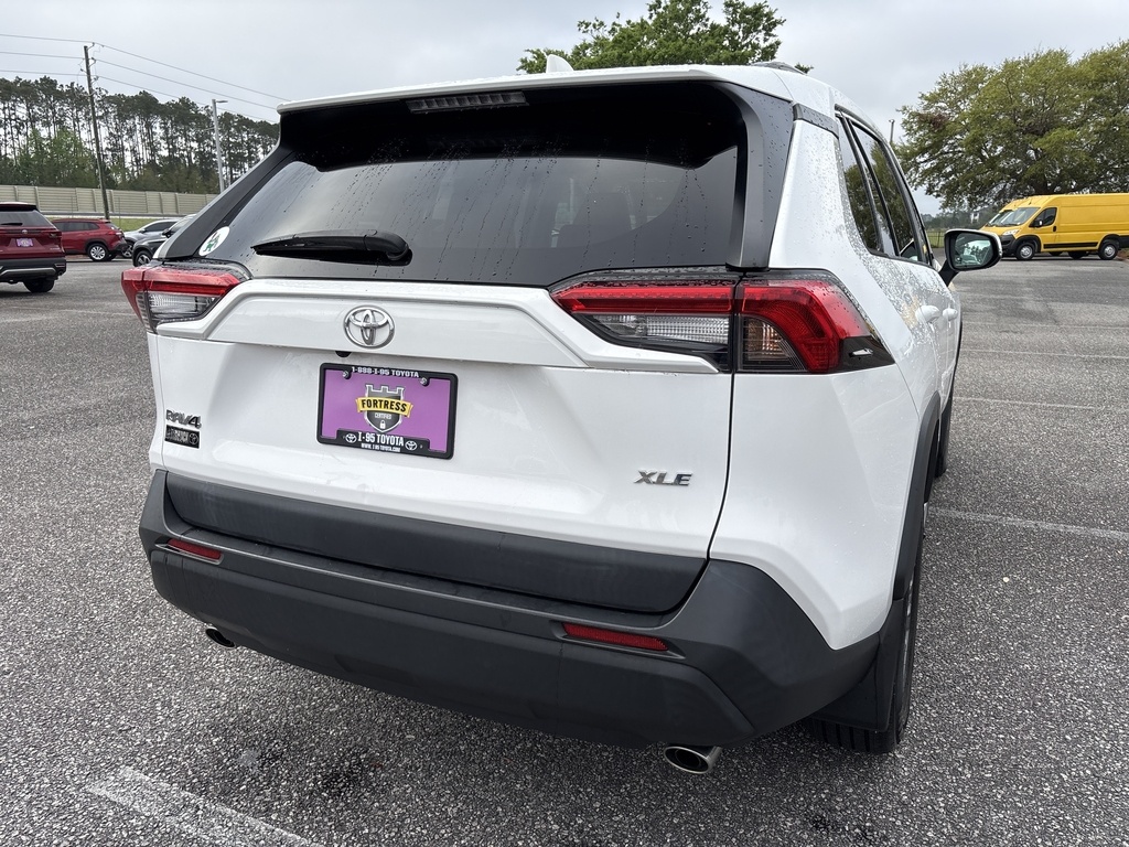 2022 Toyota RAV4 XLE photo 12