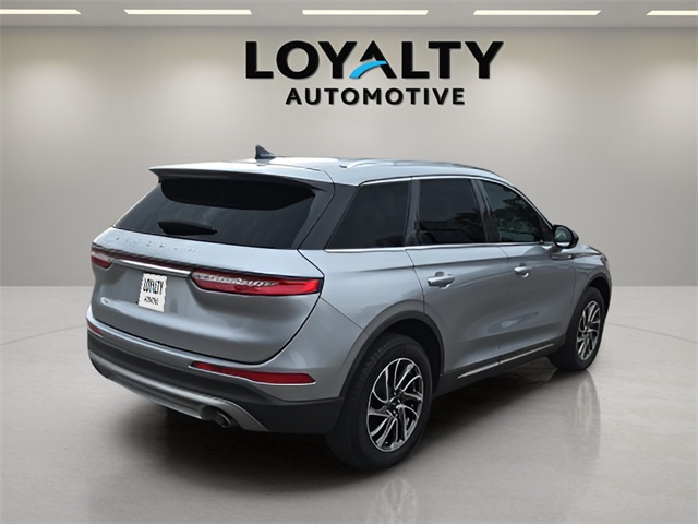 2021 Lincoln Corsair Standard photo 4