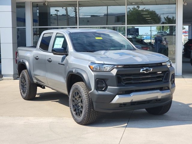 2026 Chevrolet Colorado Trail Boss photo 2