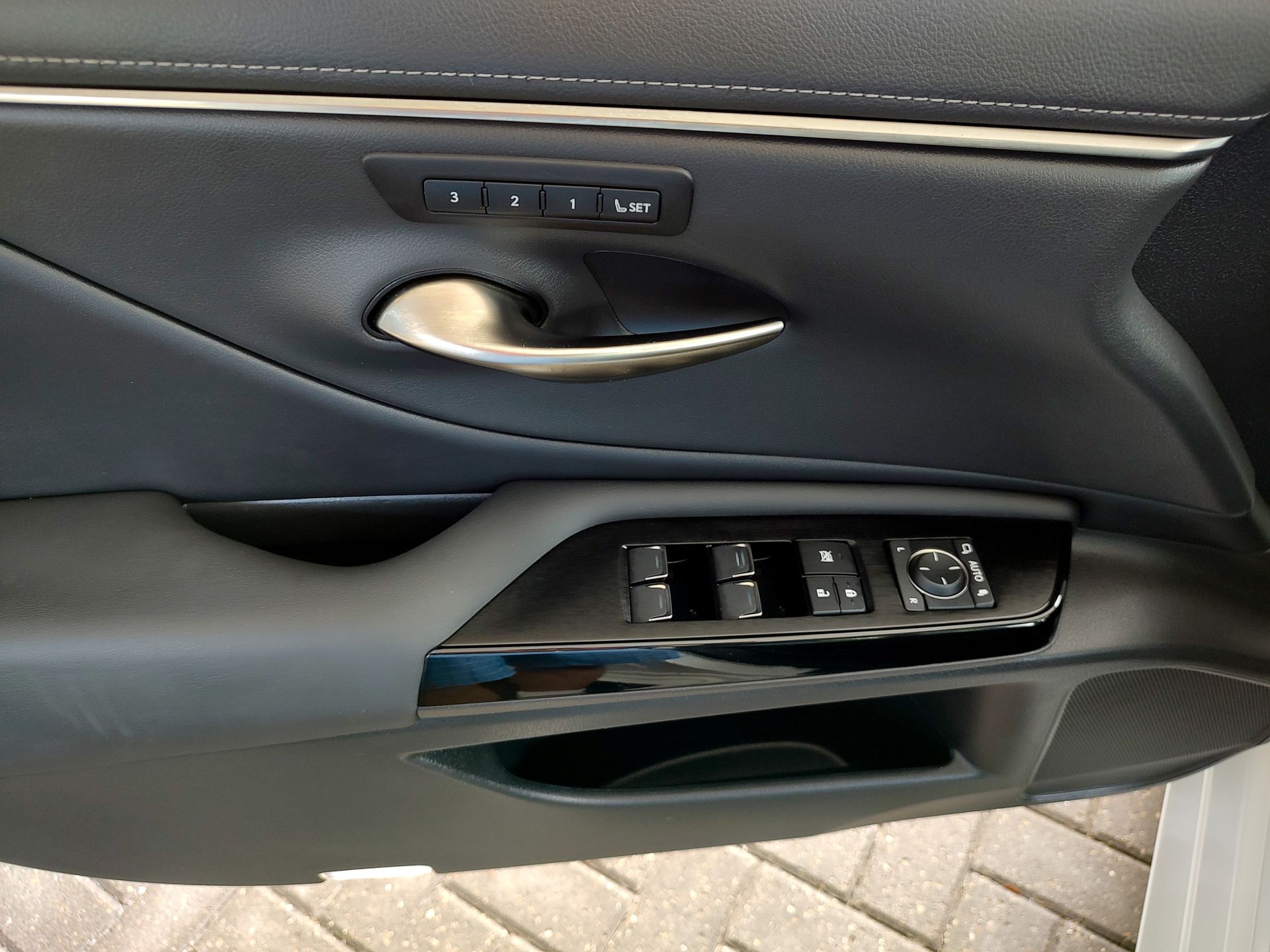 2023 Lexus ES 250 AWD photo 5
