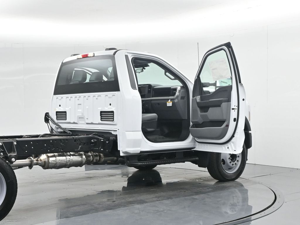 2025 Ford F-450 Chassis XL