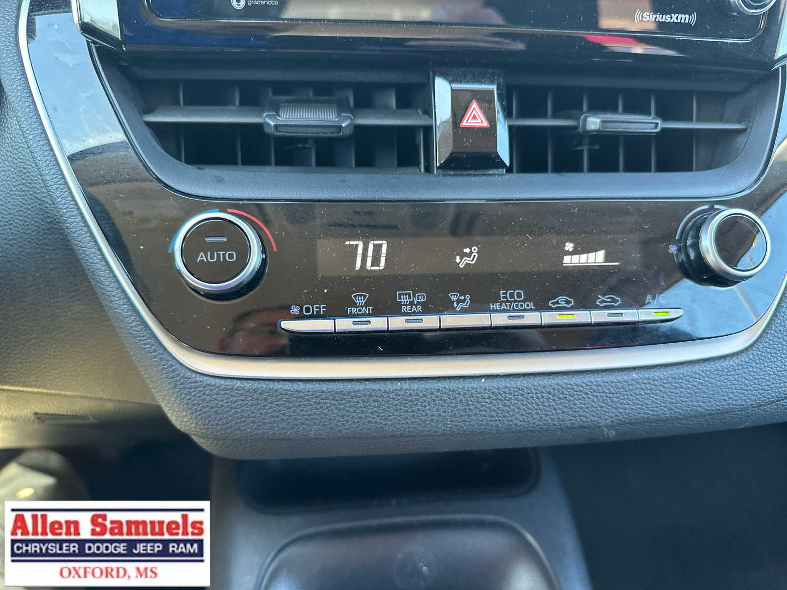 2021 Toyota Corolla LE photo 22