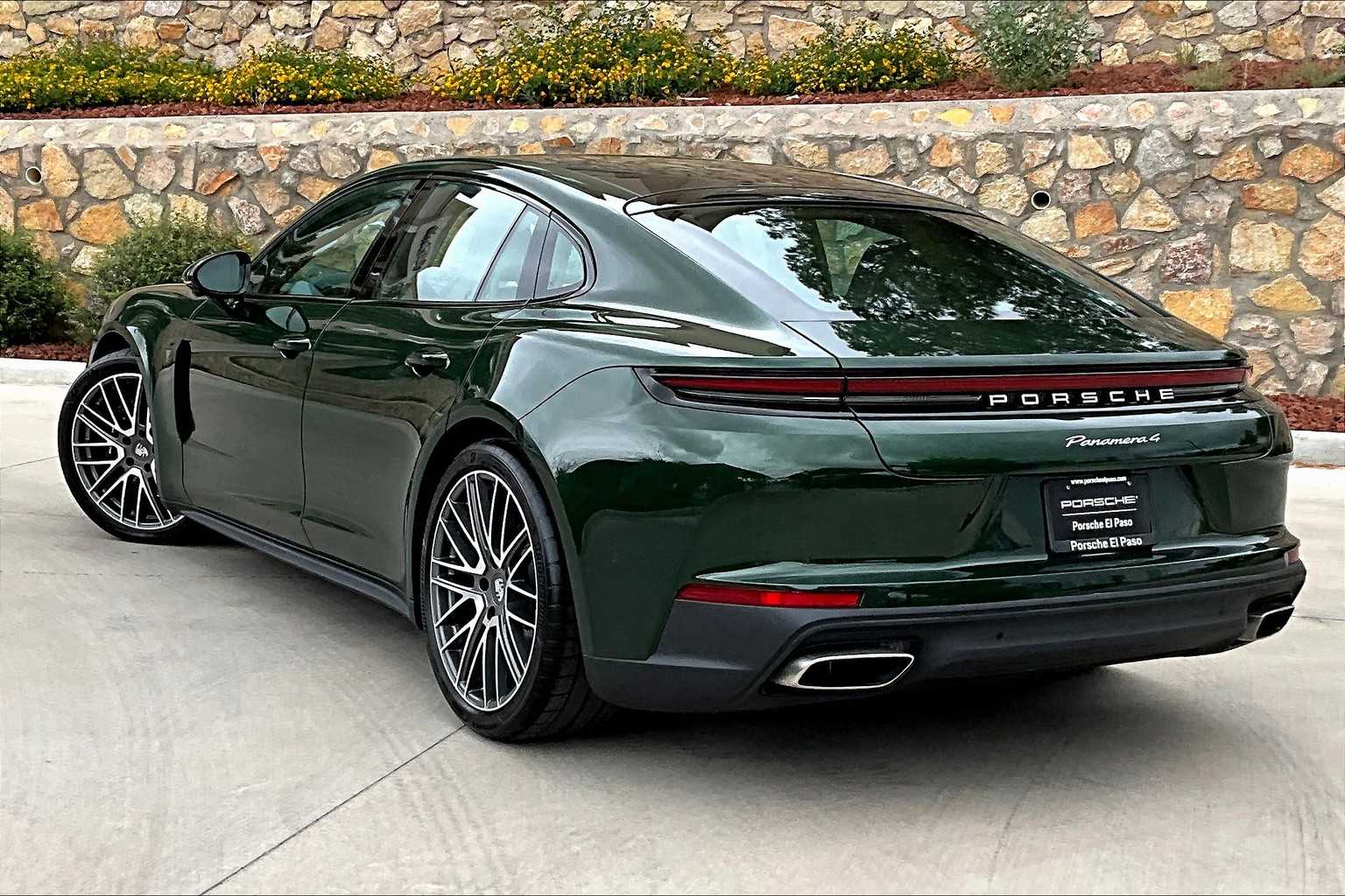 2025 Porsche Panamera 4 photo 3