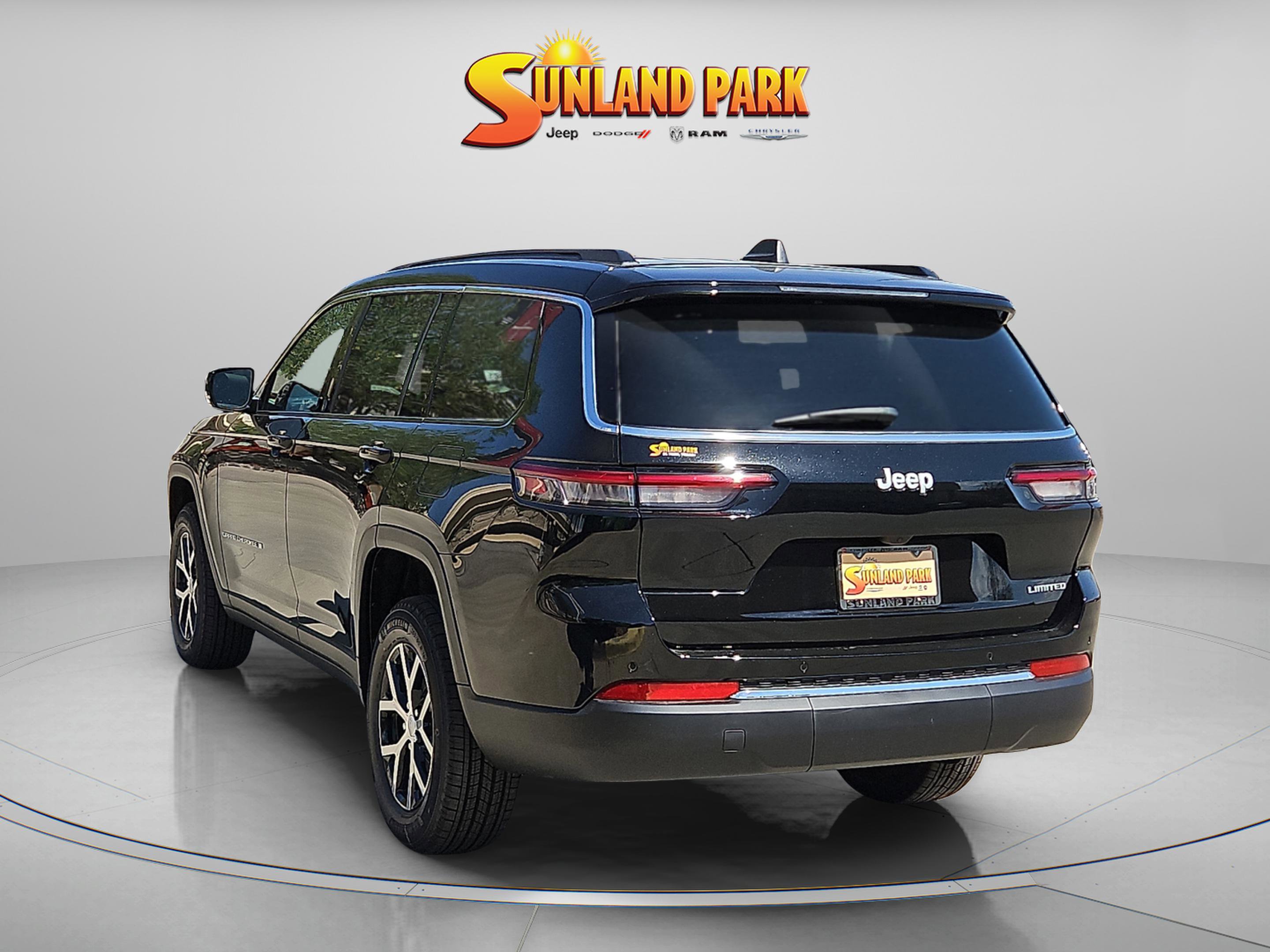 2025 Jeep Grand Cherokee Limited photo 3