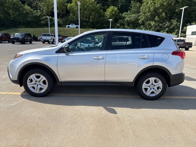2015 Toyota RAV4 LE photo 7
