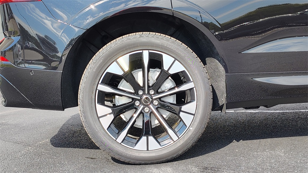 2026 Volvo XC60 B5 Plus photo 29