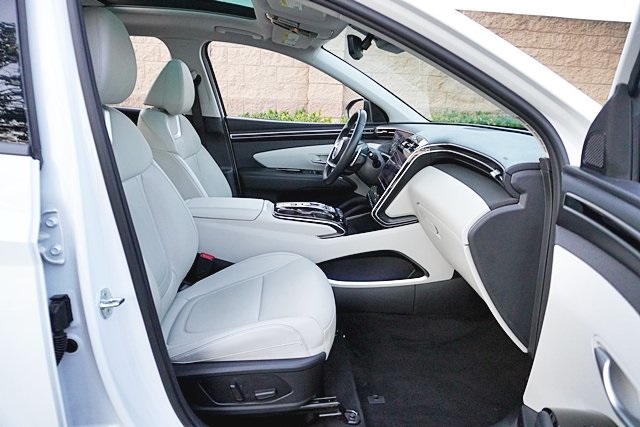 Used 2022 White Hyundai Limited image 10