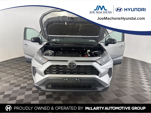 2021 Toyota RAV4 LE photo 9