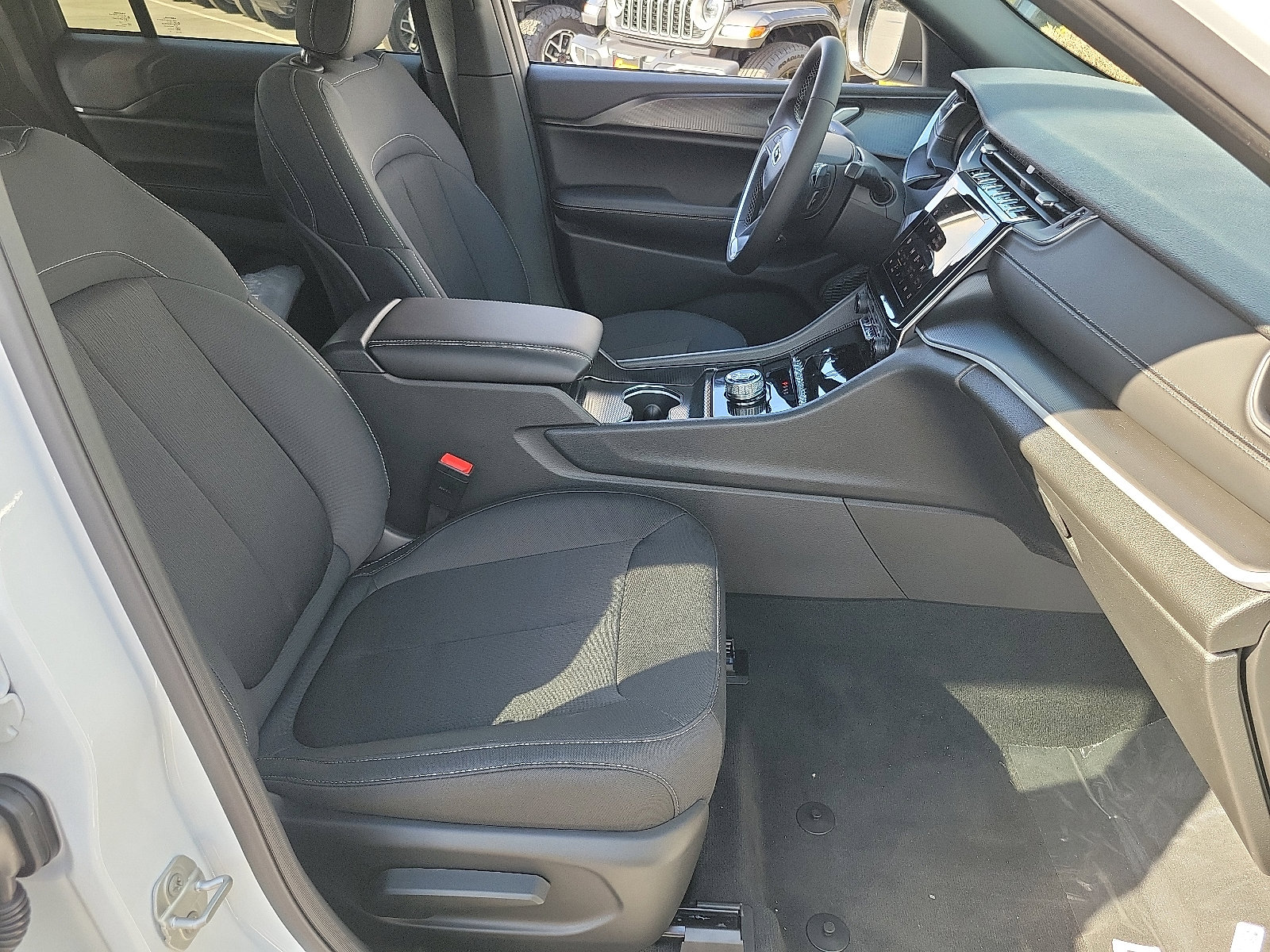 2025 Jeep Grand Cherokee Laredo X photo 10