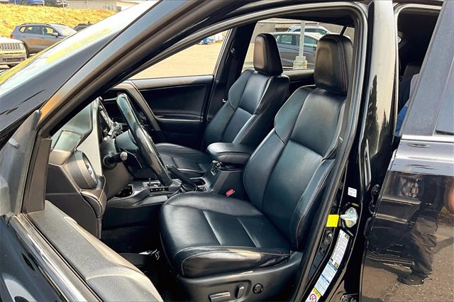 2016 Toyota RAV4 SE photo 20