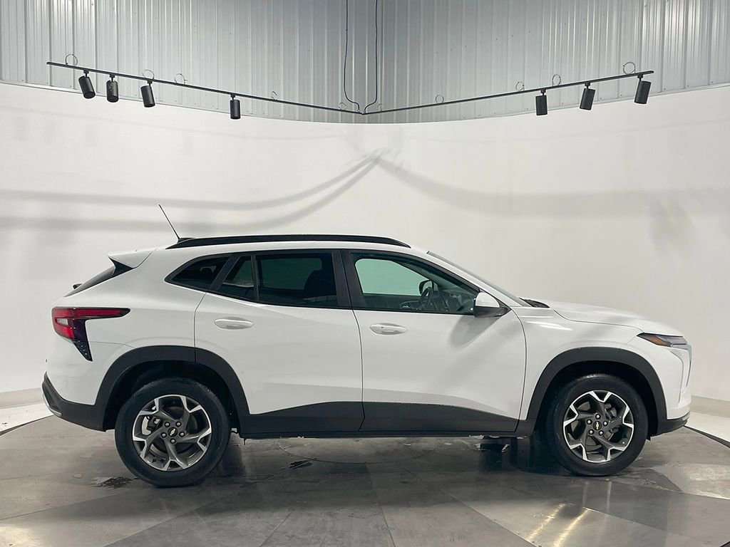 2024 Chevrolet Trax LT photo 3