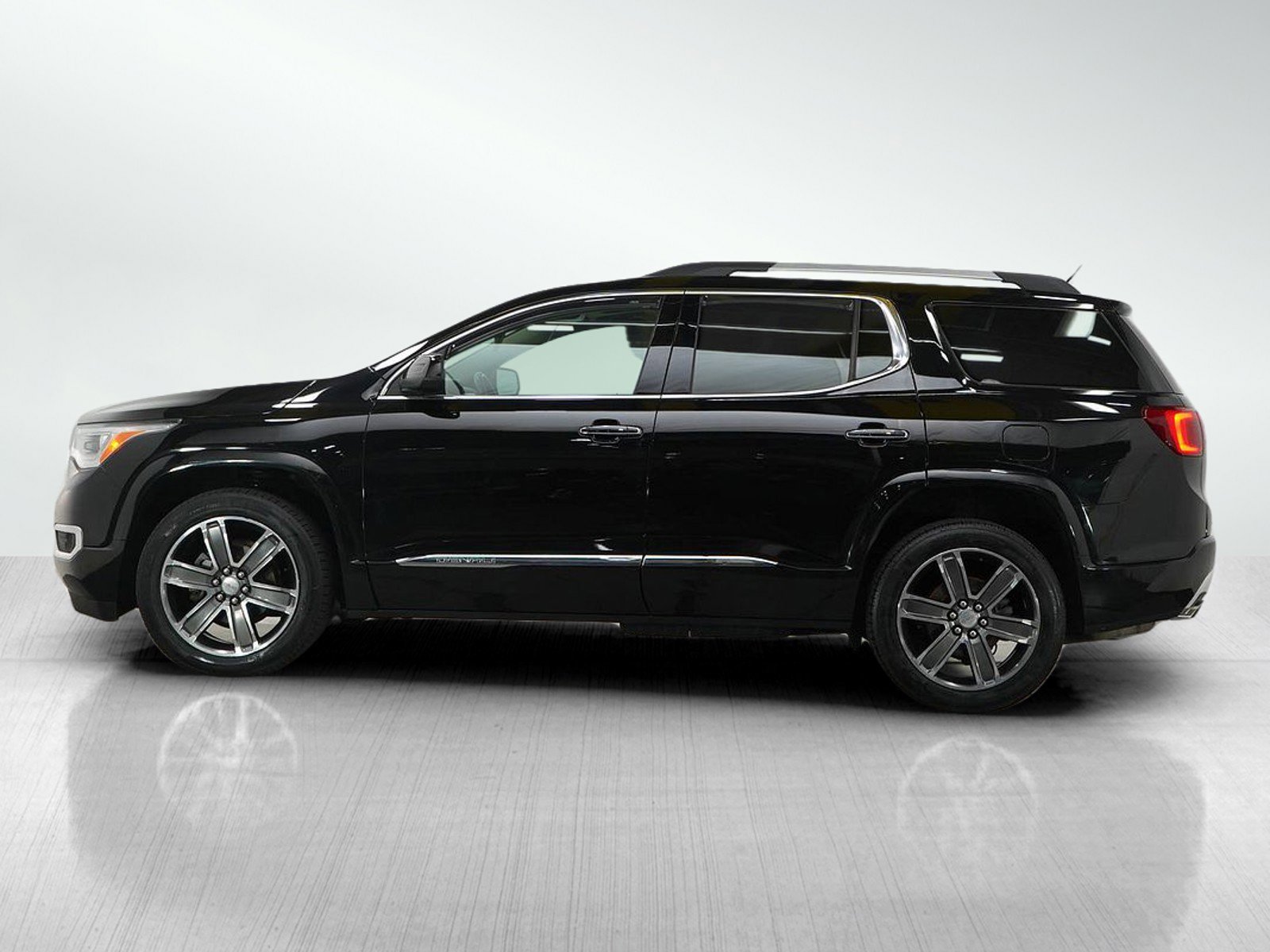 Used 2018 GMC Acadia Denali with VIN 1GKKNXLS5JZ135816 for sale in Bloomington, Minnesota
