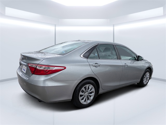 2015 Toyota Camry LE photo 3