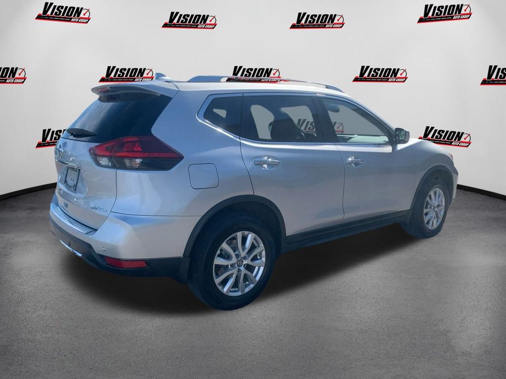2020 Nissan Rogue SV photo 5