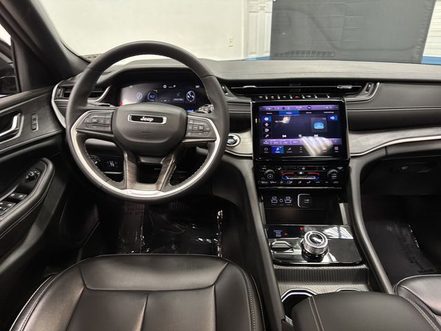 2024 Jeep Grand Cherokee Limited photo 2