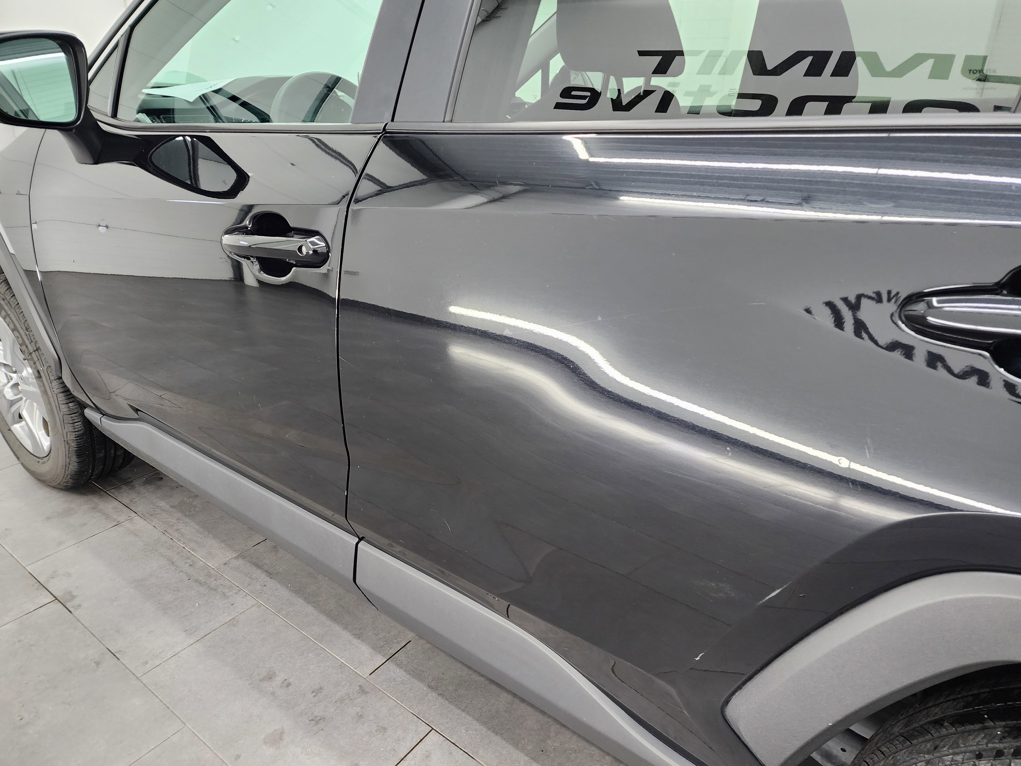 2024 Toyota RAV4 XLE photo 3