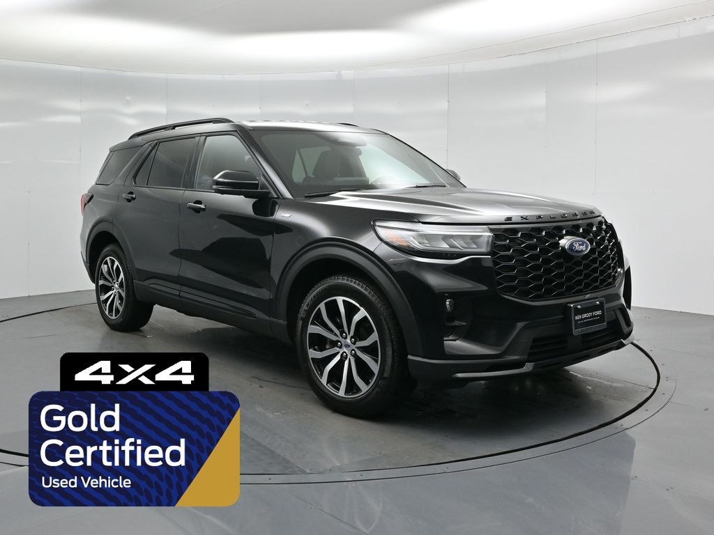 2025 Ford Explorer ST-LINE's photo