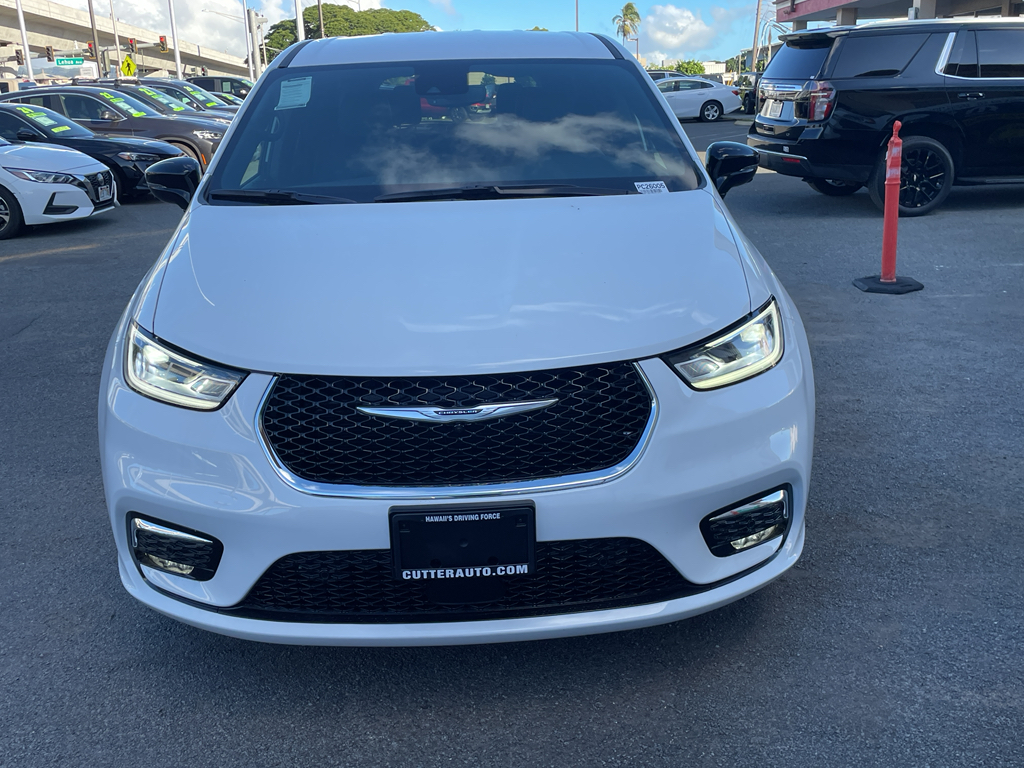 2026 Chrysler Pacifica Select's photo