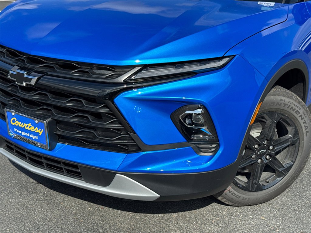 2025 Chevrolet Blazer 2LT photo 3
