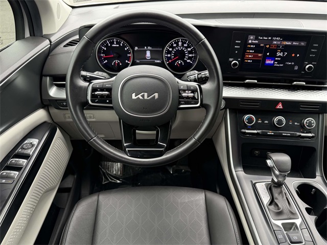 2022 Kia Carnival LX photo 16