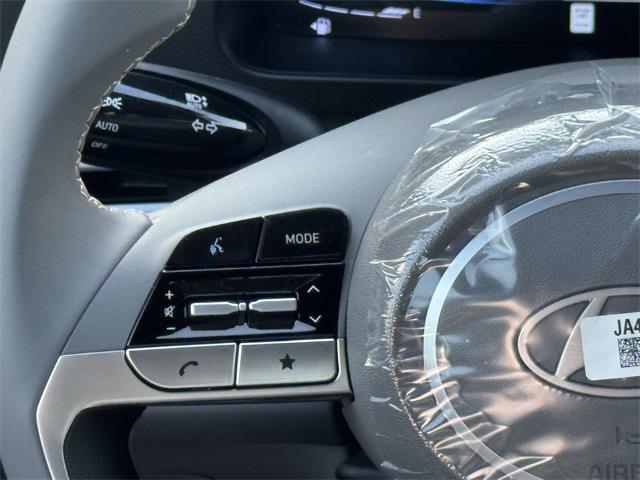 2025 Hyundai Elantra SEL Sport photo 24