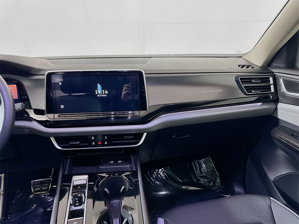 2024 Volkswagen Atlas Peak Edition SEL photo 9