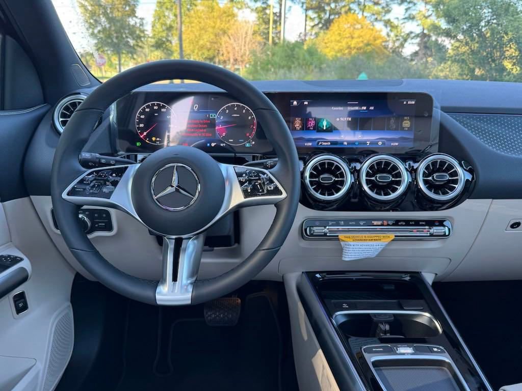 2025 Mercedes Benz GLA 250 photo 4