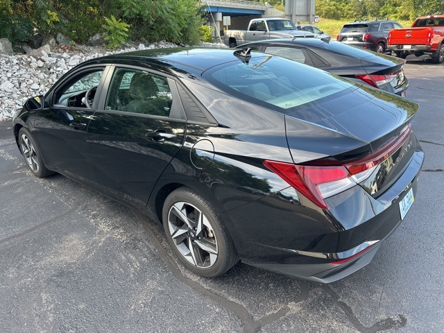 2023 Hyundai Elantra SEL photo 4