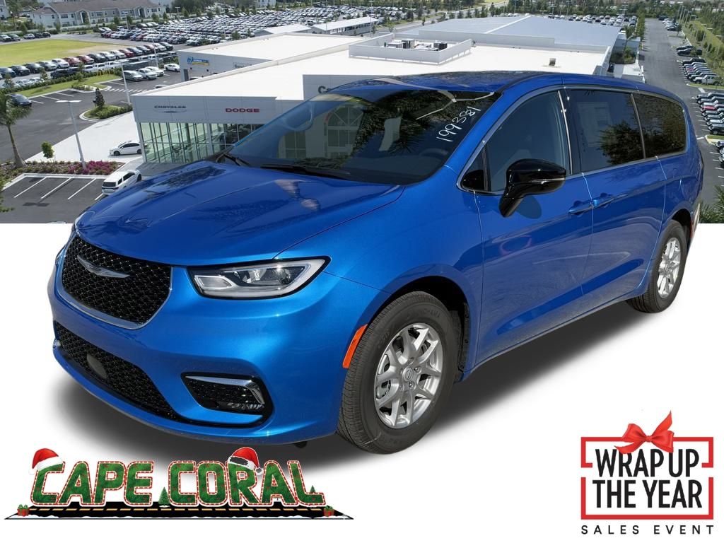 2026 Chrysler Pacifica Select's photo