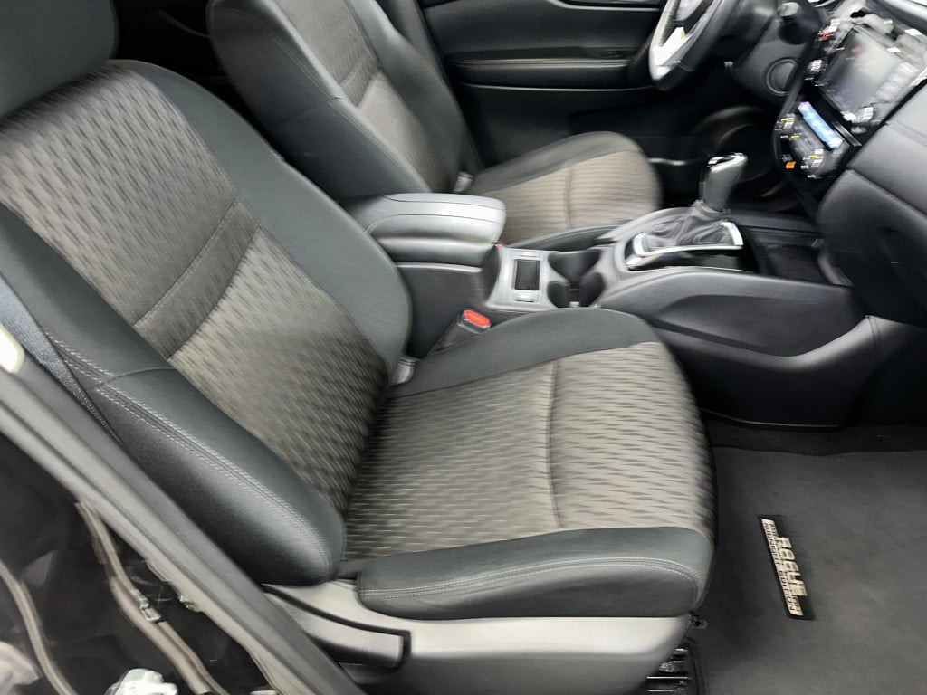 2018 Nissan Rogue SV photo 26