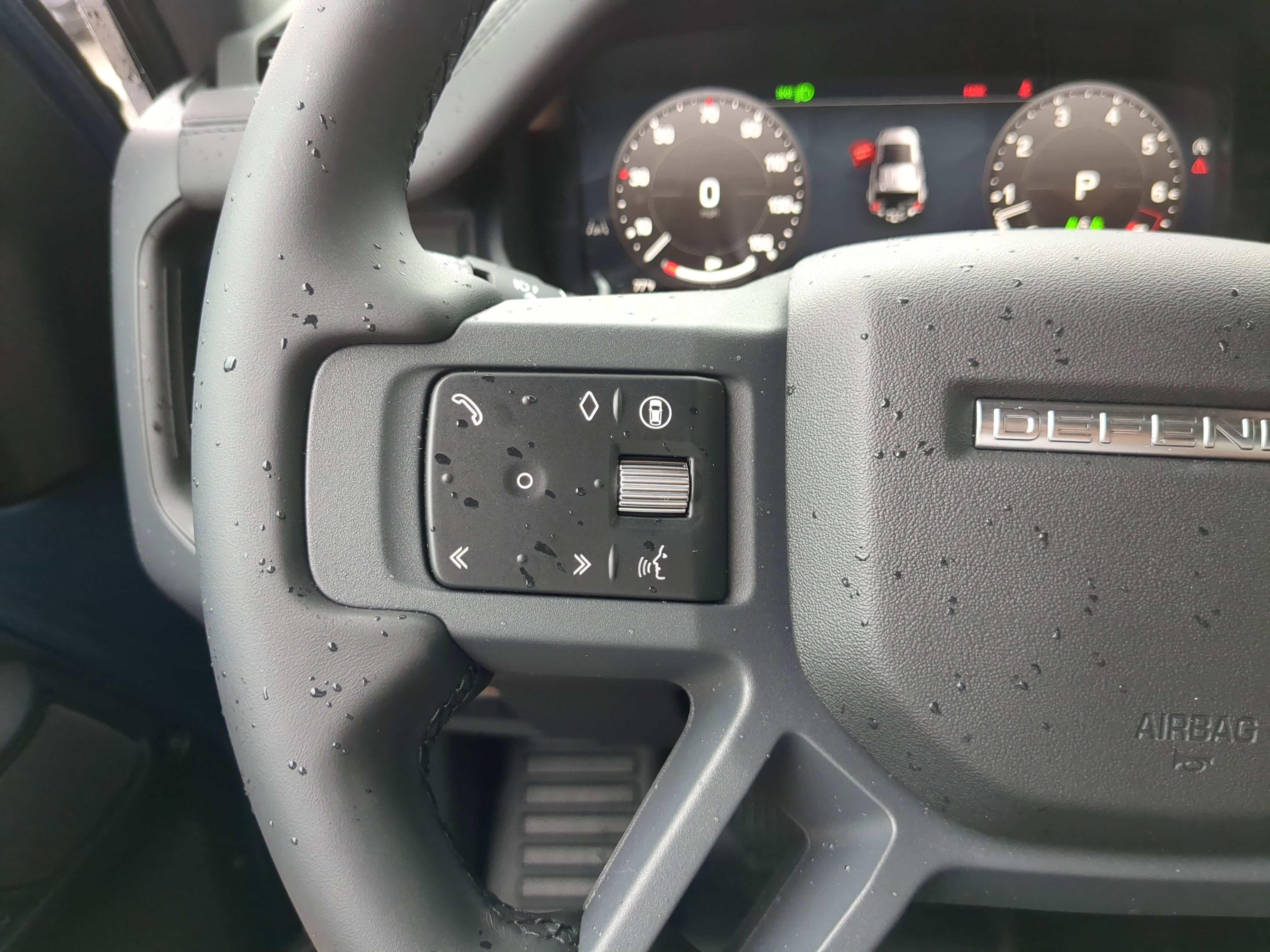 2025 Land Rover Defender 110 S photo 18