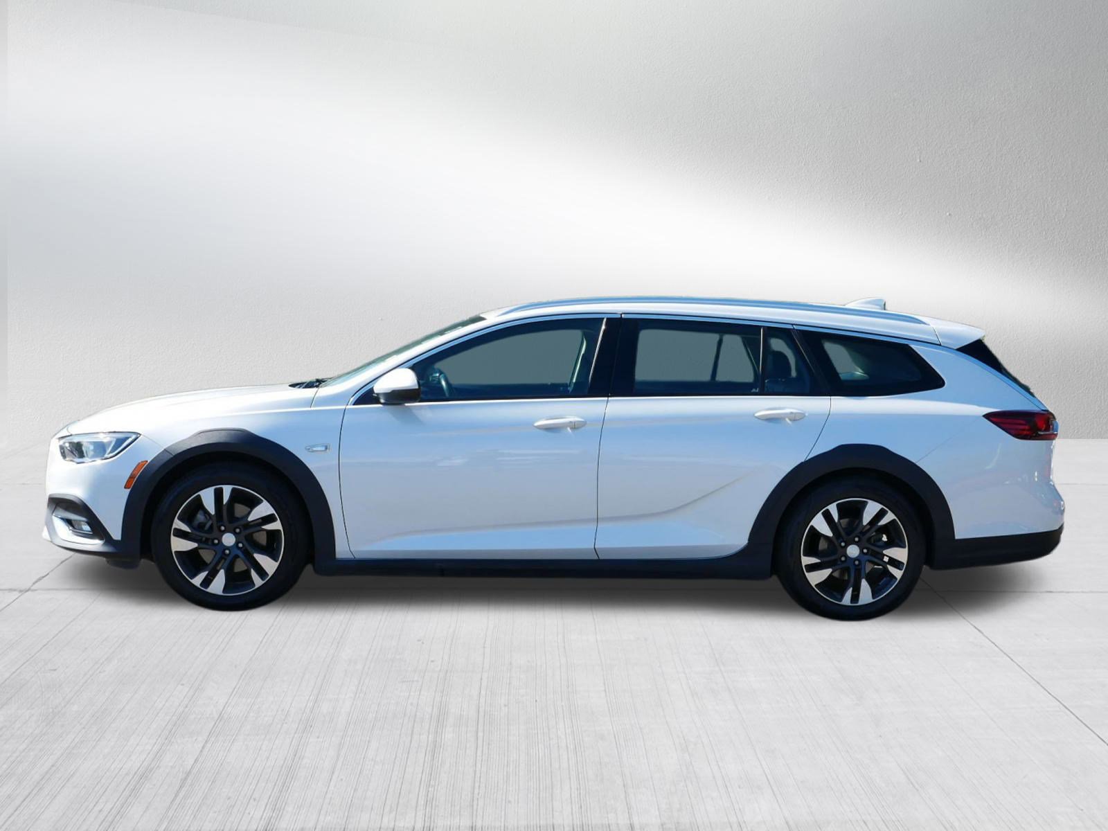 2019 Buick Regal TourX Essence photo 3