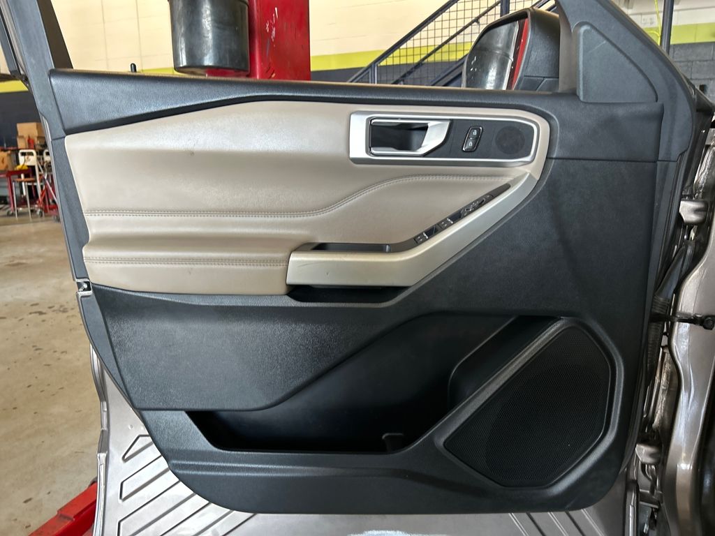 2021 Ford Explorer XLT photo 5