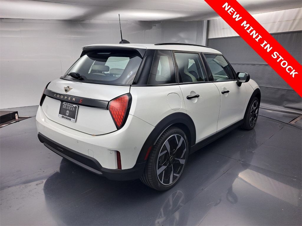 2025 Mini Cooper 4 Door Hardtop Signature photo 2