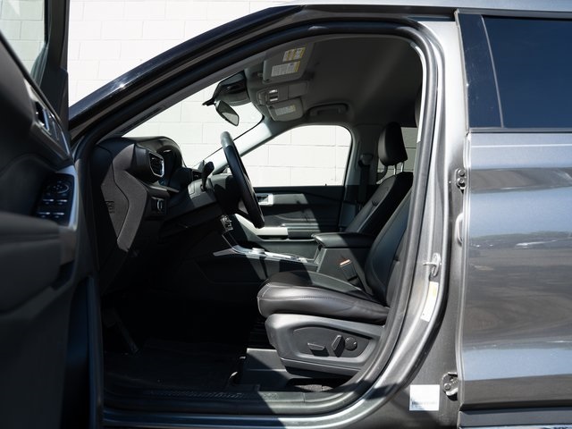 2023 Ford Explorer XLT photo 18