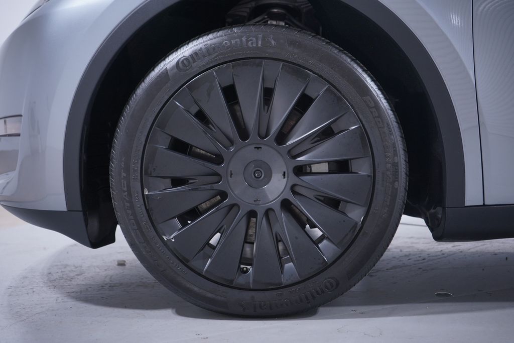 Used 2024 Tesla Model Y Long Range with VIN 7SAYGDEE2RA289536 for sale in Ontario, CA