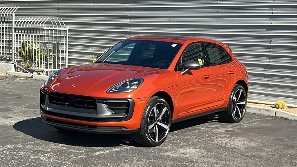 2023 Porsche Macan T photo 2