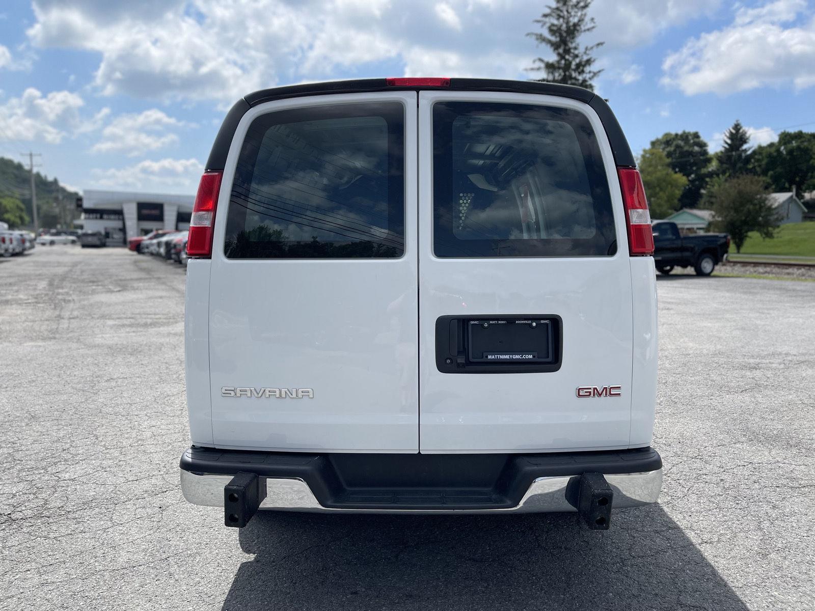 2023 Gmc Savana Cargo 2500 photo 3
