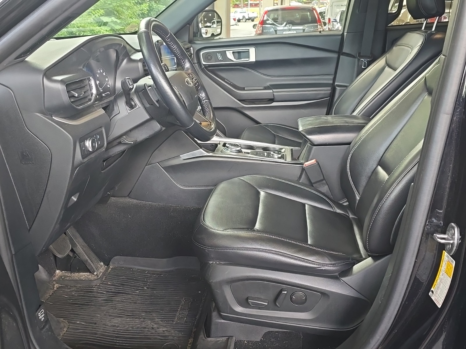 2020 Ford Explorer XLT photo 3