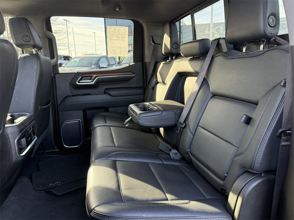 2023 GMC SIERRA - Image 32
