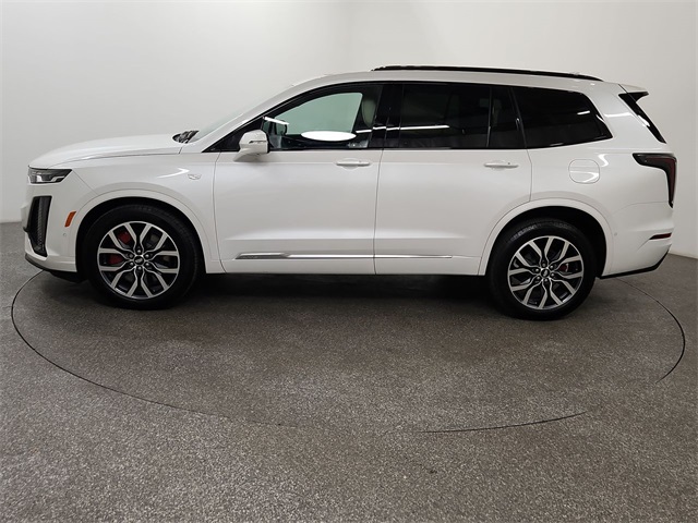2025 Cadillac XT6 Sport photo 2