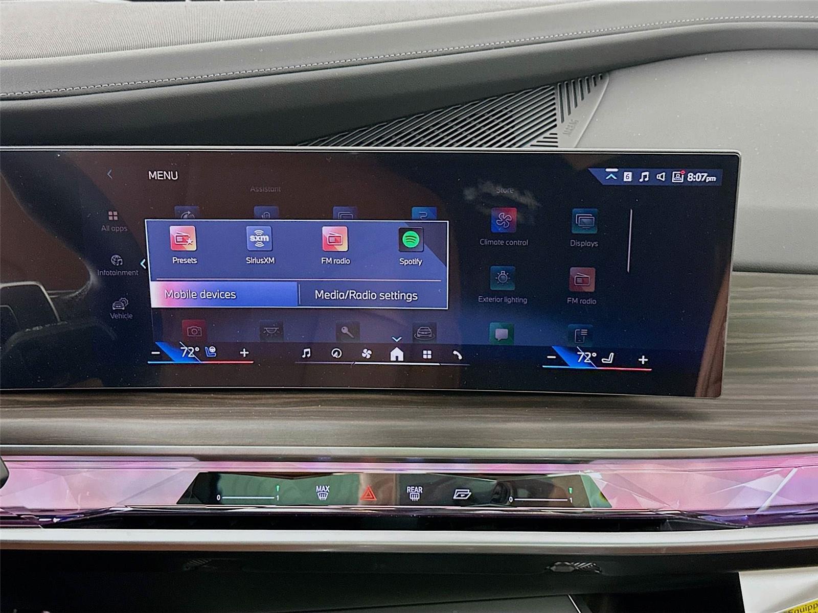 2026 Bmw 750e photo 15
