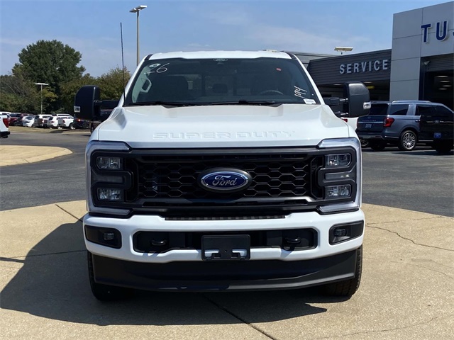 2026 Ford F-350 photo 2