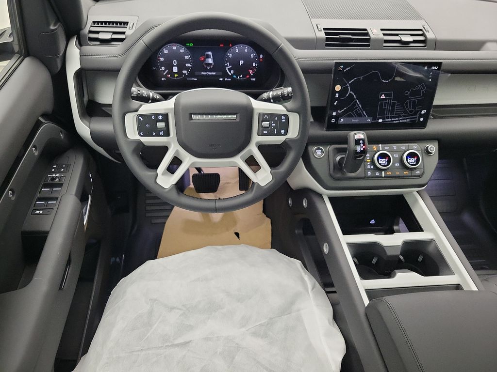 2025 Land Rover Defender 110 S photo 6