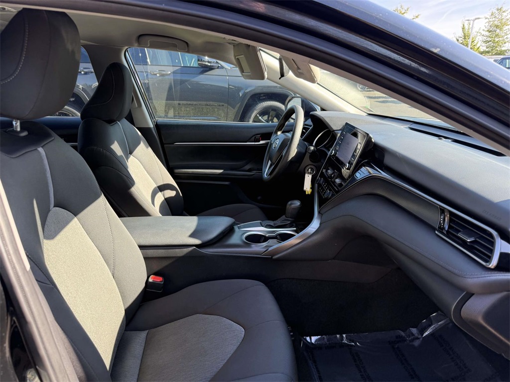 2021 Toyota Camry LE photo 13