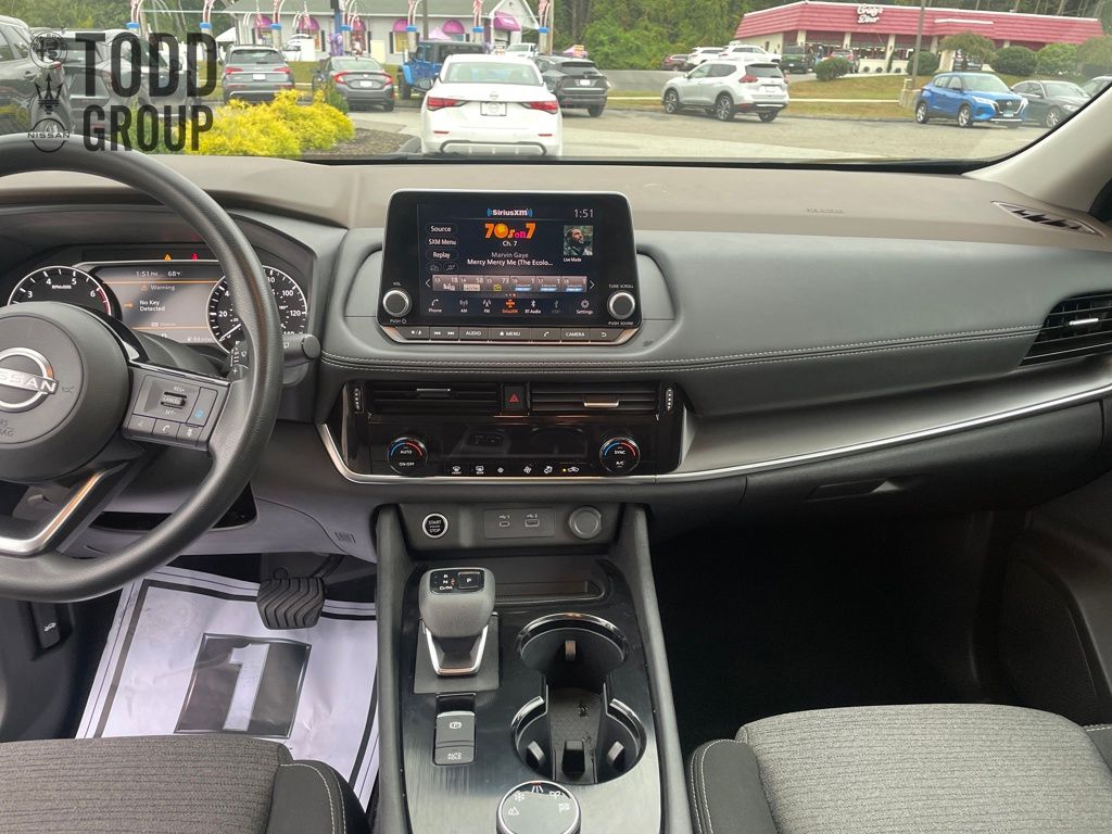 2022 Nissan Rogue SV photo 13