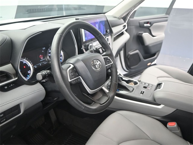 2023 Toyota Highlander Hybrid XLE photo 4